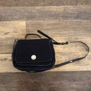 COPY - VERA BRADLEY
TURNLOCK CROSSBODY 
in Navy SIGNATURE MICROFIBER EUC